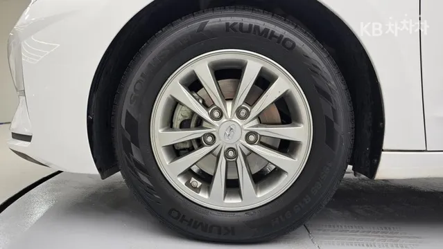 Hyundai Elantra (Avante)