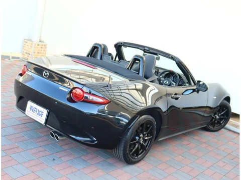 Mazda MX-5 (Roadster)