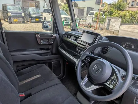 Honda N-BOX Custom