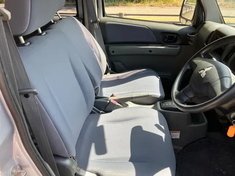 Mitsubishi Minicab Van