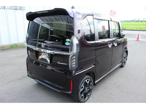 Honda N-BOX Custom