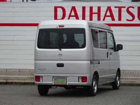 Nissan Clipper Van