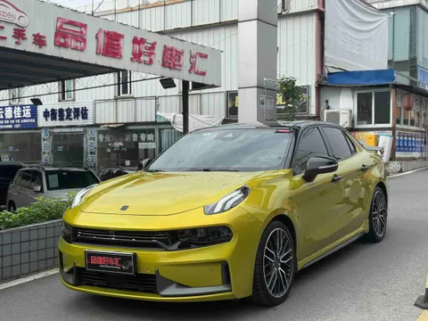 Lynk & Co 03