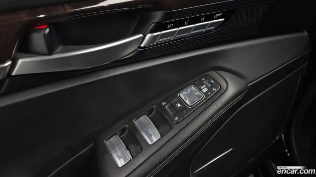 Genesis G90 (EQ900)