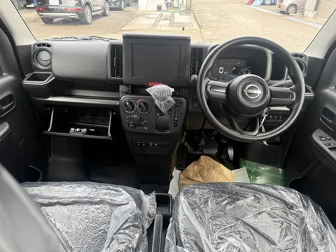Nissan Clipper Van