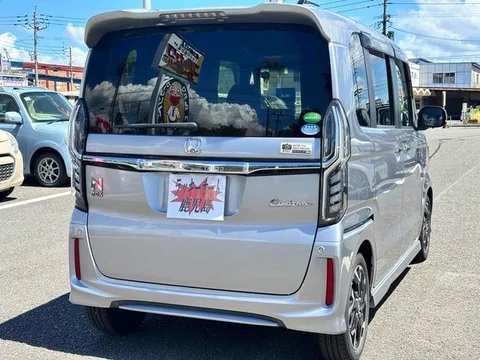 Honda N-BOX Custom