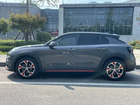 Lynk & Co Lynk & Co 02