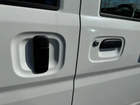 Nissan Clipper Van
