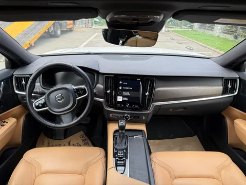 Volvo V90