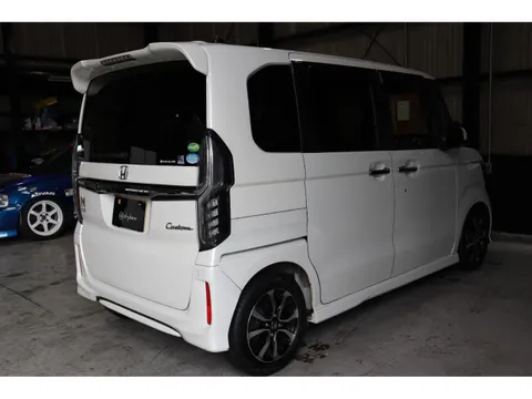 Honda N-BOX Custom