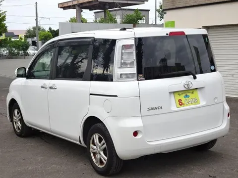 Toyota Sienta