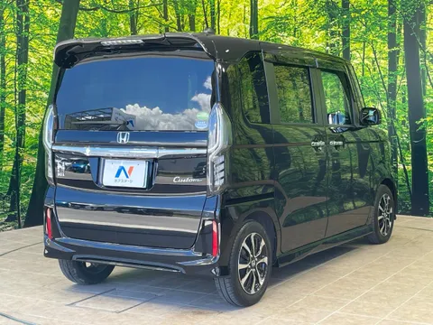 Honda N-BOX Custom