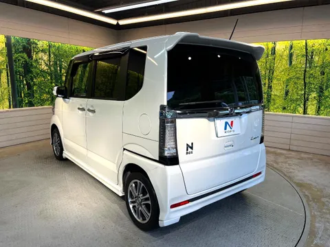 Honda N-BOX Custom