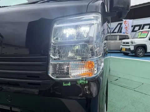 Nissan Clipper Van