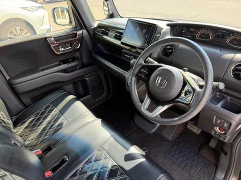 Honda N-BOX Custom