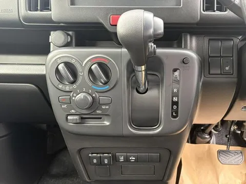Nissan Clipper Van