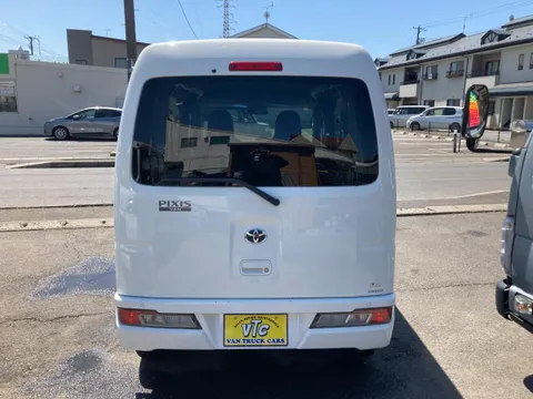 Toyota Pixis Van