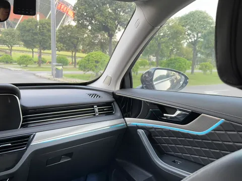 Hongqi HS5
