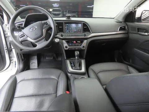 Hyundai Elantra (Avante)