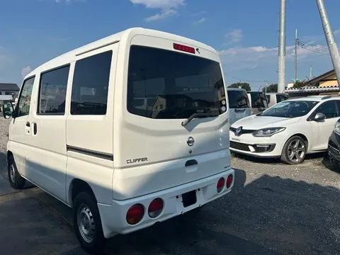 Nissan Clipper Van