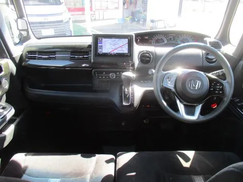Honda N-BOX Custom