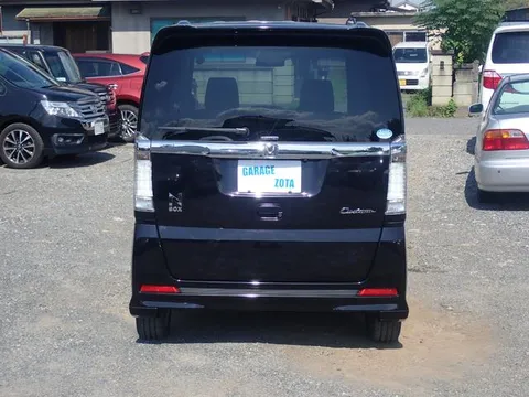 Honda N-BOX Custom
