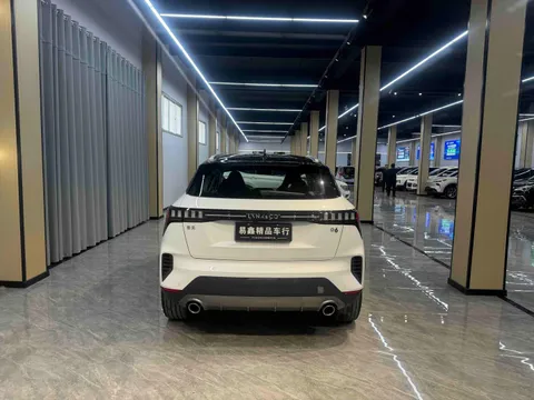 Lynk & Co 06