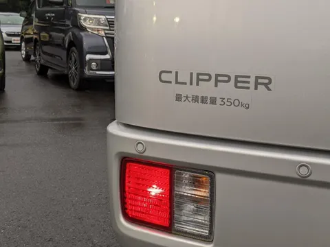 Nissan Clipper Van