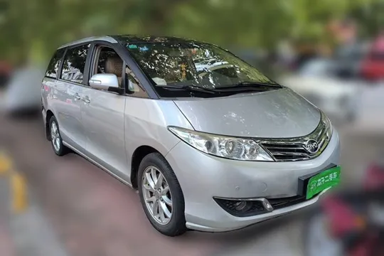 BYD M6