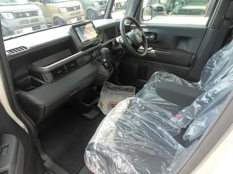 Honda N-BOX Custom
