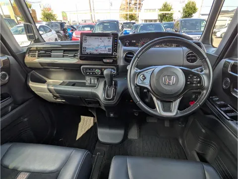 Honda N-BOX Custom