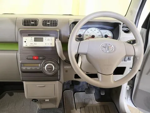 Toyota Pixis Space