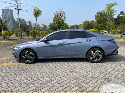 Hyundai Elantra (Avante)