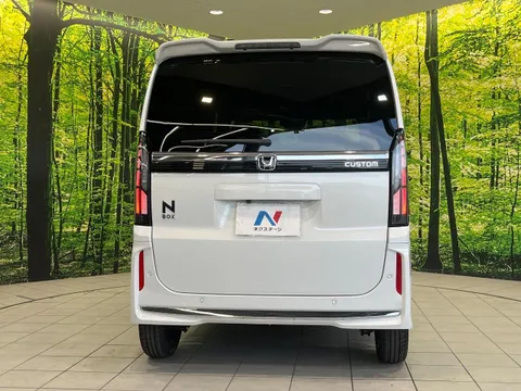 Honda N-BOX Custom