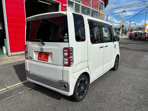 Toyota Pixis Mega