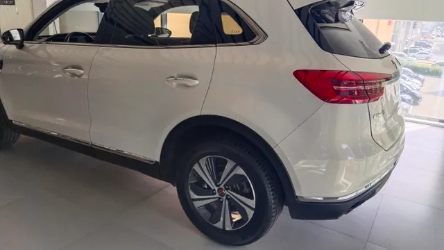 Hongqi HS5