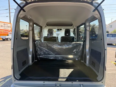 Nissan Clipper Van