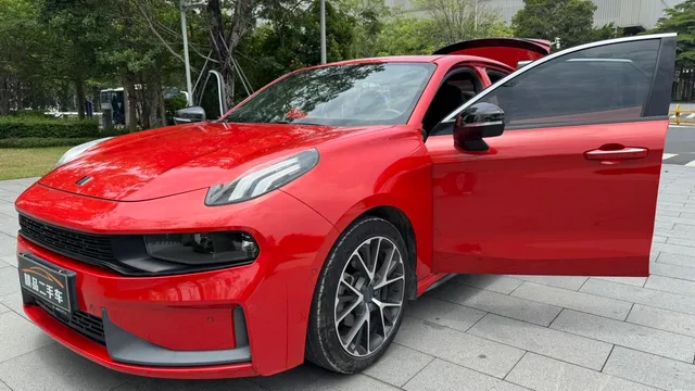 Lynk & Co 03