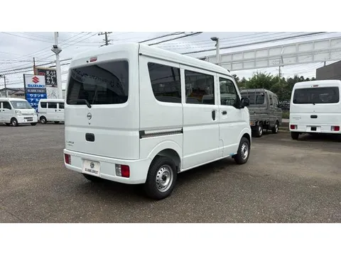 Nissan Clipper Van