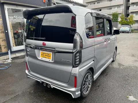 Honda N-BOX Custom