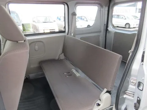 Nissan Clipper Van
