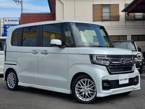 Honda N-BOX Custom
