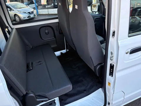 Nissan Clipper Van