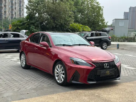 Lexus IS