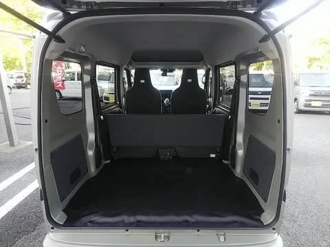 Nissan Clipper Van