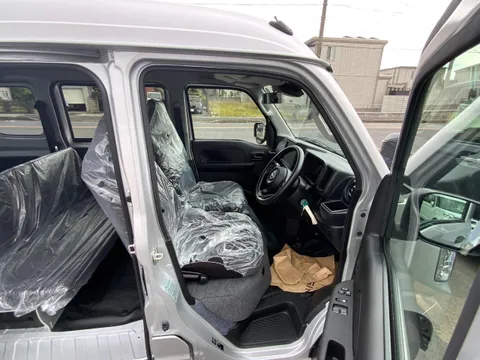 Nissan Clipper Van