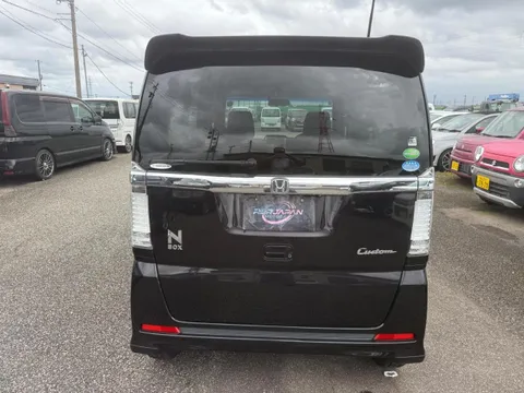 Honda N-BOX Custom