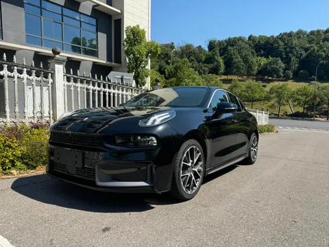 Lynk & Co 03