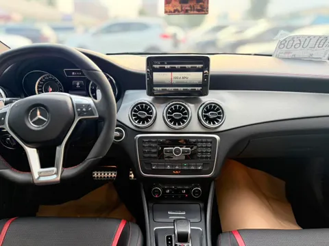 Mercedes-Benz Mercedes-Benz GLA