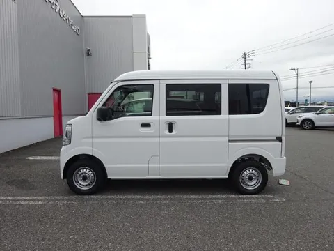 Nissan Clipper Van